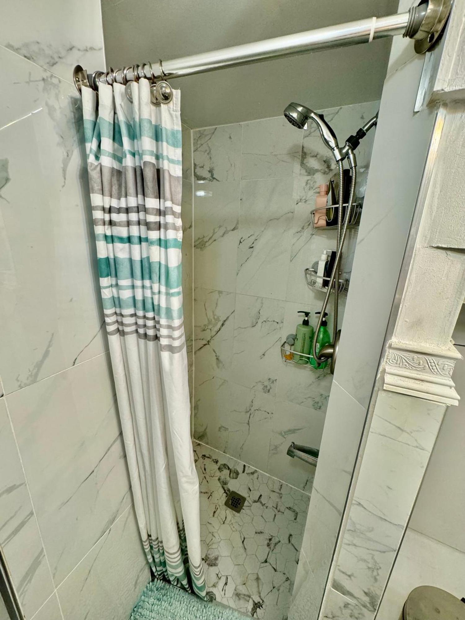 Private Tiny Room On The 1St Floor With Shared Bathroom Near Airport And Downtown Seattte ซีแอตเทิล ภายนอก รูปภาพ